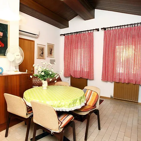 Apartment Parenzana Sea View Sk